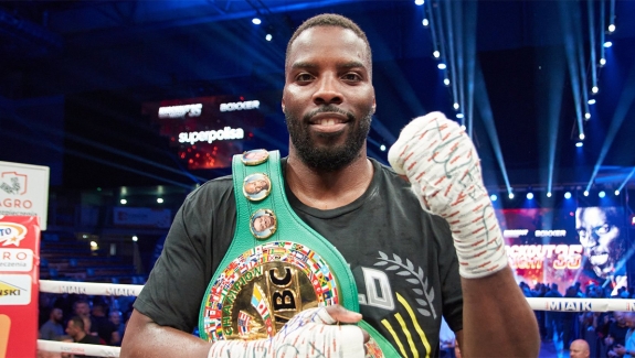 LAWRENCE OKOLIE ZAWODNIKIEM FRANKIEM WARRENA