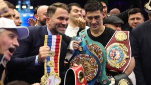 BIWOŁ ZWAKOWAŁ PAS WBC, TRYLOGIA ZAMIAST BENAVIDEZA