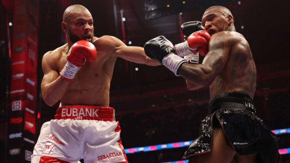 EUBANK WYGRAŁ NA PUNKTY Z BENNEM