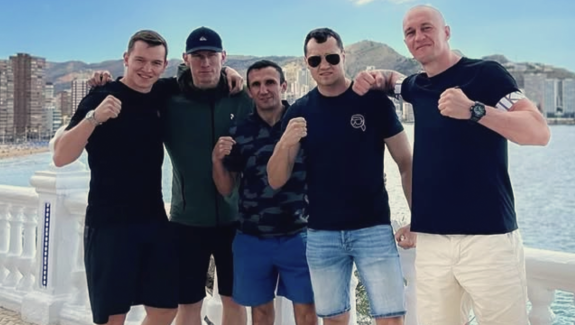 PIĘŚCIARZE KNOCKOUT PROMOTIONS HARUJĄ W HISZPANII PRZED WIELKIMI WALKAMI