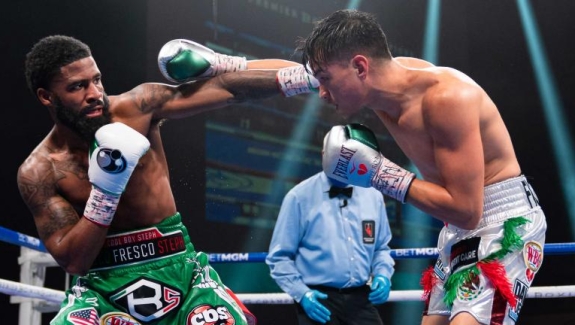 DWIE WALKI O PAS WBC NA UNDERCARDZIE FUNDORA - THURMAN