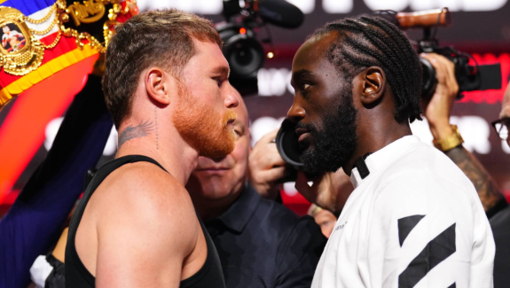 CANELO I CRAWFORD W RINGU O GODZ. 5 NAD RANEM