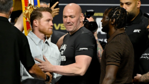 WHYTE UTWORZY WŁASNE MISTRZOWSKIE PASY ZUFFA BOXING