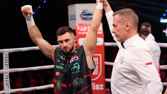 BEREŻEWSKI WYGRAŁ NA PUNKTY Z URBAŃSKIM