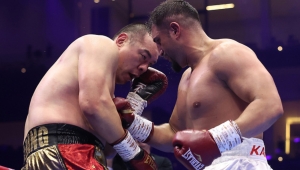 WARREN: USYK ZAWALCZY Z KABAYELEM ALBO STRACI PAS