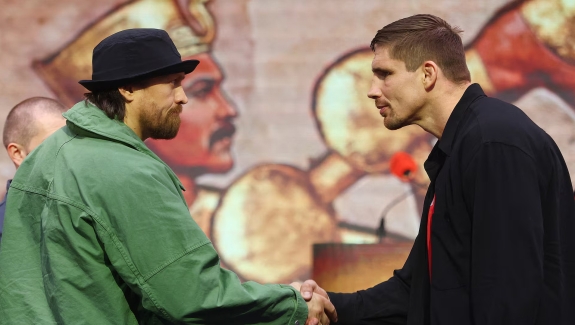 VERHOEVEN WIERZY W NOKAUT NA USYKU