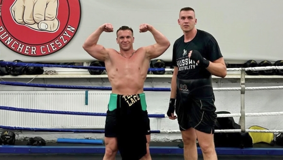 ŁĄCZ SZYKUJE SIĘ NA OLBRZYMA, SPARUJĄC Z KNYBĄ