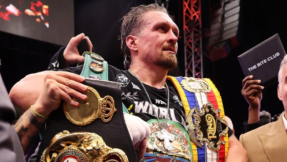 CZY USYK STRACI PASY WBC I IBF?