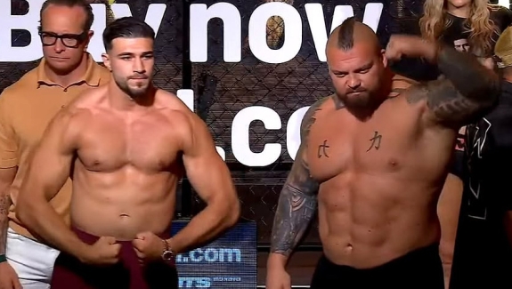 FURY - HALL: 49 KILOGRAMÓW RÓŻNICY!